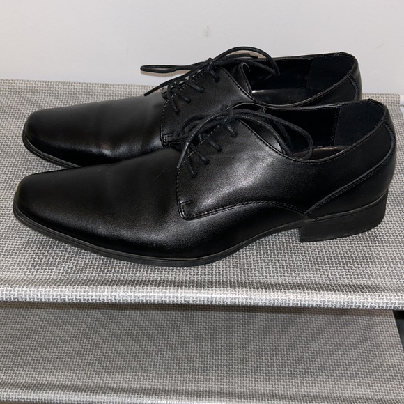 Calvin Klein Men’s Shoes, Size 9.5 - Picture 3 of 10